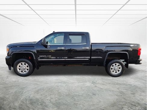 Used 2015 GMC Sierra 2500 Denali w/ Suspension Package, Off-Road AWD/4WD image 2