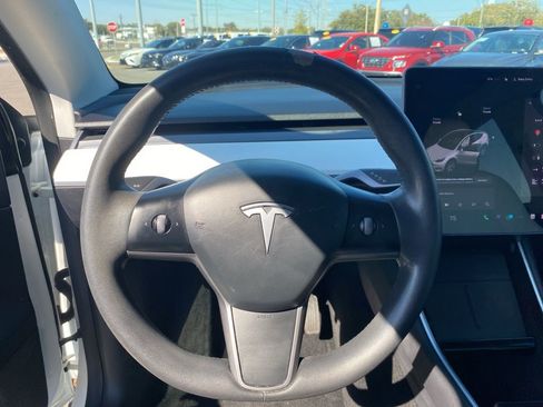 Used 2021 Tesla Model Y Long Range image 19