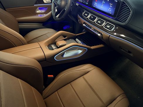 New 2026 Mercedes-Benz GLS 450 4MATIC image 16