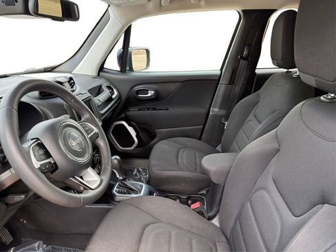 Used 2020 Jeep Renegade Latitude w/ Popular Equipment Group FWD image 10
