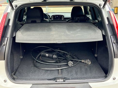 Used 2023 Volvo XC40 Recharge Ultimate image 27