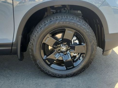 Certified 2025 Honda Ridgeline Black Edition image 5