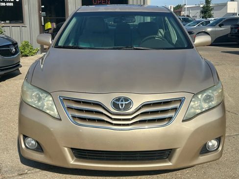 Used 2011 Toyota Camry XLE image 2
