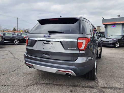 Used 2016 Ford Explorer XLT w/ Equipment Group 202A image 5