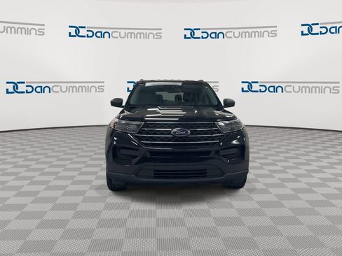 Used 2022 Ford Explorer XLT AWD/4WD image 3
