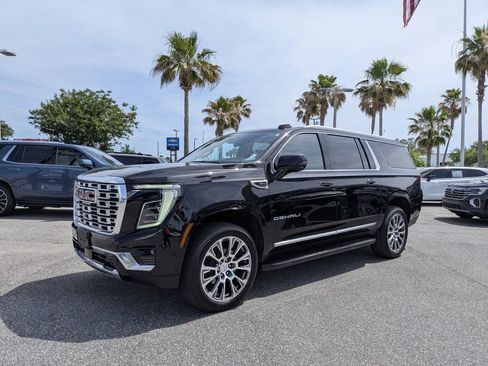 Certified 2025 GMC Yukon XL Denali AWD/4WD image 7