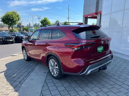 New 2026 Toyota Highlander Platinum AWD/4WD image 3