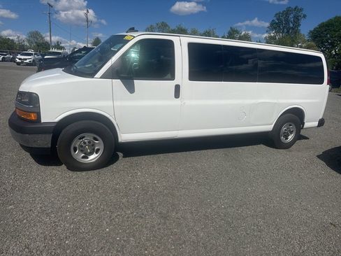 Used 2024 Chevrolet Express 3500 LT w/ LT Preferred Equipment Group RWD image 4