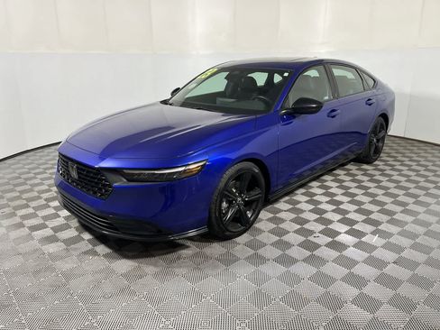 Used 2023 Honda Accord Sport image 4