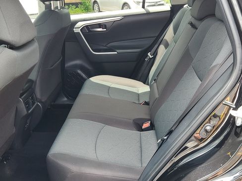 Used 2025 Toyota RAV4 XLE AWD/4WD image 25