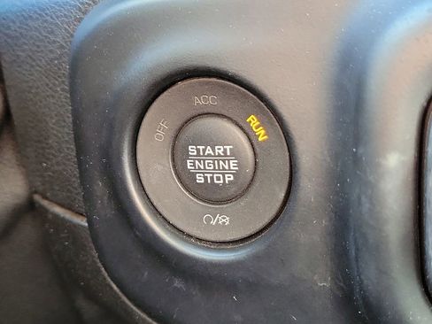 Used 2019 Jeep Wrangler Unlimited Sahara image 35