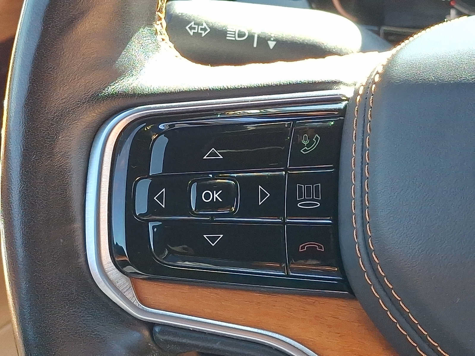 Used 2022 Jeep Grand Wagoneer Series III AWD/4WD image 24