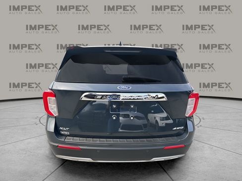 Used 2022 Ford Explorer XLT w/ Equipment Group 202A image 4