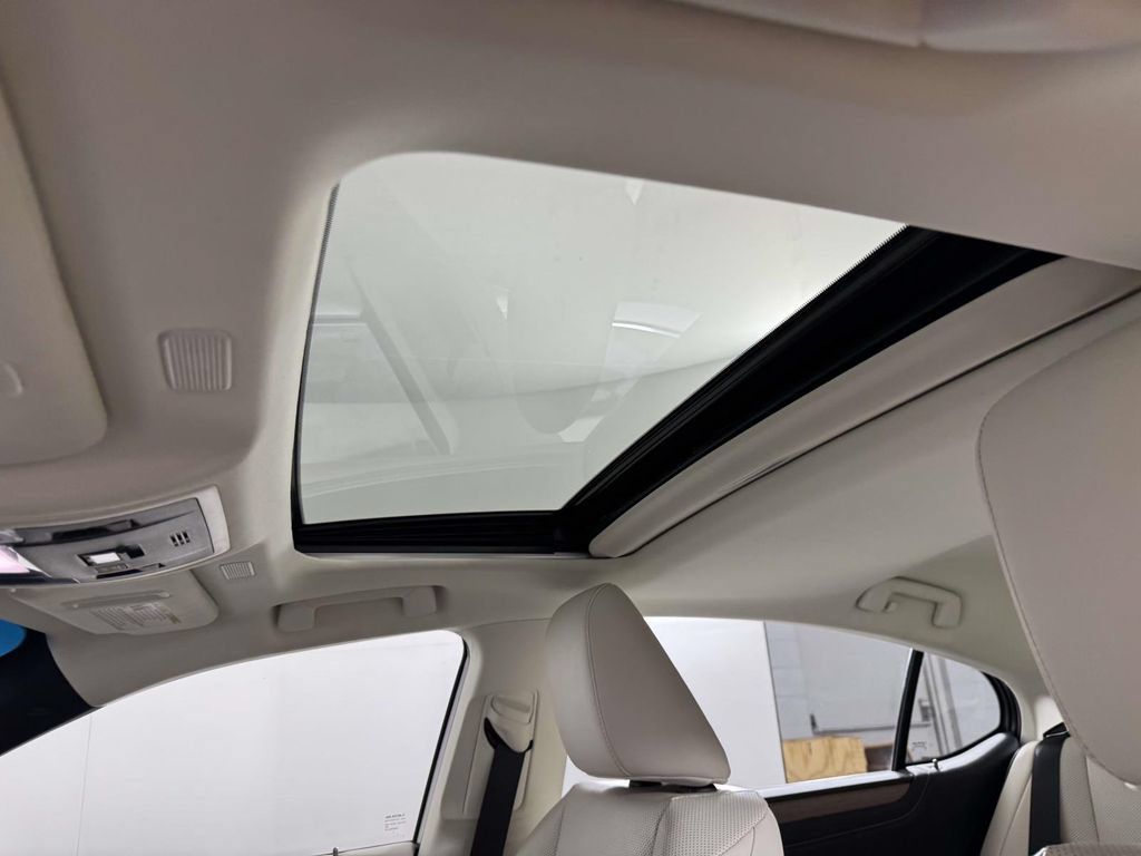 Used 2024 Lexus ES 350 w/ Premium Package FWD image 31