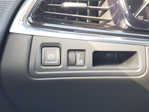 Used 2023 Cadillac XT6 Premium Luxury image 30