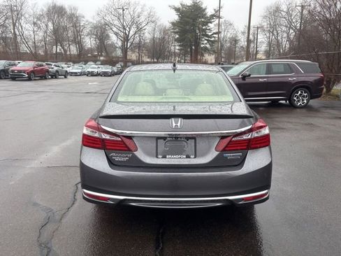 Used 2017 Honda Accord Touring image 5