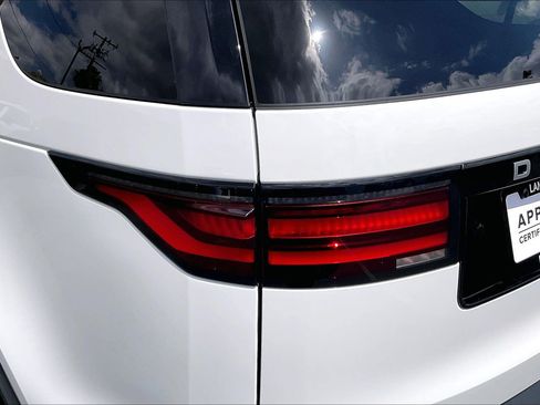 Certified 2025 Land Rover Discovery S AWD/4WD image 26