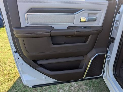 New 2026 RAM 3500 Laramie AWD/4WD image 25