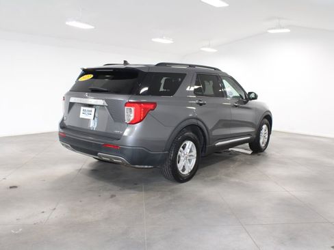 Used 2022 Ford Explorer XLT w/ Equipment Group 202A image 9
