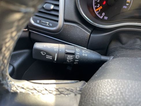 Used 2018 Jeep Grand Cherokee Limited image 20