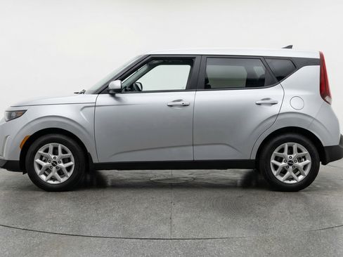 Used 2025 Kia Soul LX w/ LX Technology Package image 5