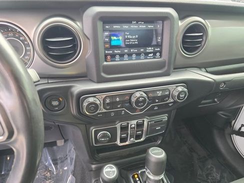 Used 2021 Jeep Gladiator Sport image 36
