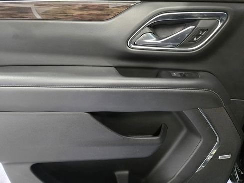 Used 2023 Chevrolet Suburban LT w/ Luxury Package image 11