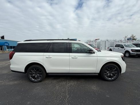 New 2026 Ford Expedition Max Platinum w/ Stealth Appearance Package AWD/4WD image 8