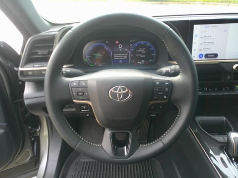 Used 2026 Toyota Crown XLE image 19