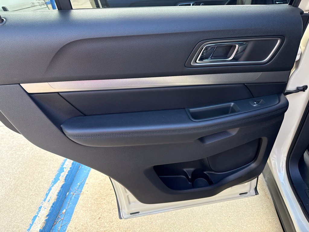 Used 2018 Ford Explorer XLT FWD image 9