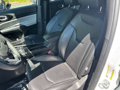 Used 2025 Jeep Compass Limited AWD/4WD image 31