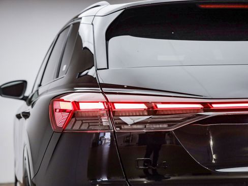 New 2025 Audi Q4 e-tron Prestige image 11