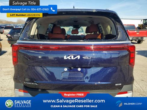 Used 2025 Kia Carnival EX image 8