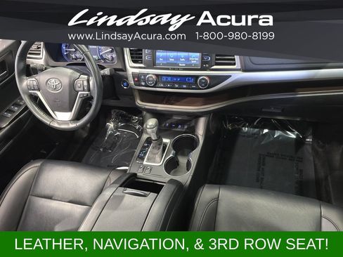 Used 2019 Toyota Highlander XLE AWD/4WD image 11