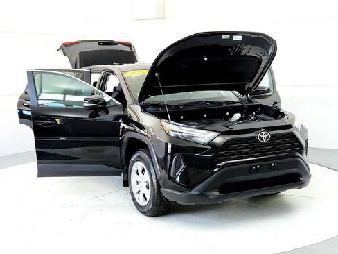 Used 2025 Toyota RAV4 LE AWD/4WD image 9