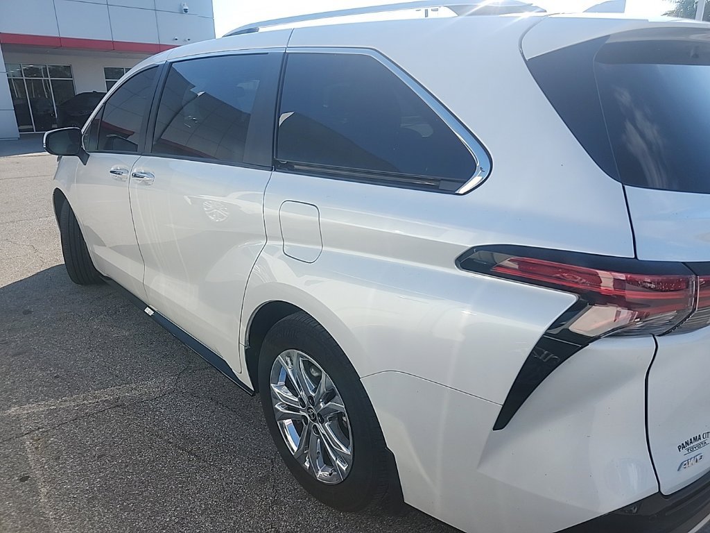 Used 2024 Toyota Sienna Platinum AWD/4WD image 21