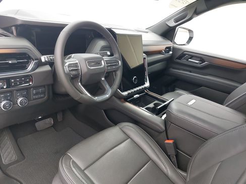 Used 2025 GMC Yukon Denali w/ Sun & Power Step Package AWD/4WD image 4