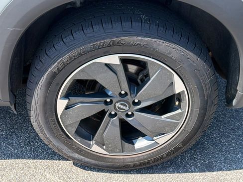 Used 2024 Nissan Rogue SV AWD/4WD image 12