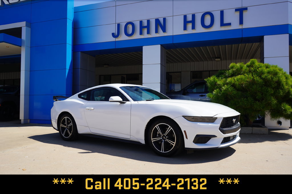 Used 2025 Ford Mustang Coupe RWD image 2