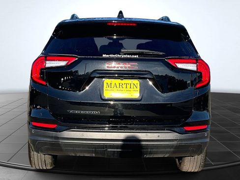 Used 2023 GMC Terrain SLE w/ Driver Convenience Package image 4