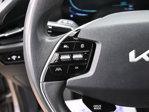 Used 2023 Kia Niro LX image 18