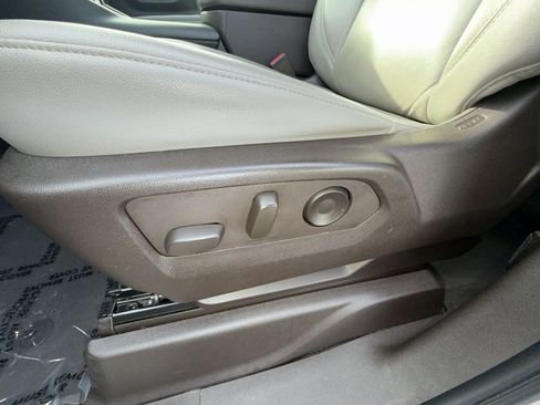 Used 2021 Chevrolet Suburban Z71 w/ Z71 Off-Road Package image 14