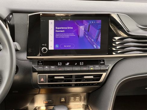 Used 2025 Toyota Camry SE image 17