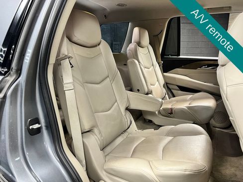 Used 2019 Cadillac Escalade Premium Luxury w/ Escalade Sport Edition AWD/4WD image 11