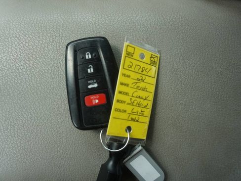 Used 2022 Toyota Camry SE w/ Cold Weather Package FWD image 18