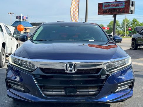 Used 2018 Honda Accord Touring image 3