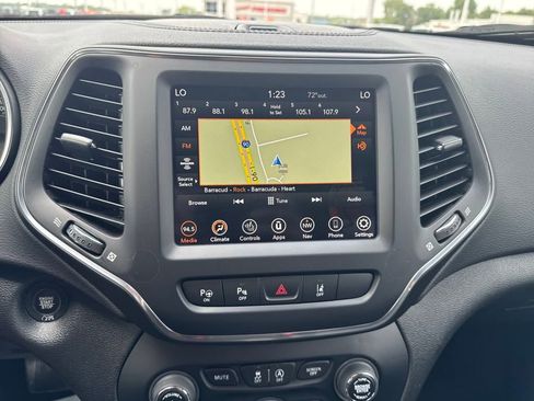 Used 2023 Jeep Cherokee Altitude Lux image 18