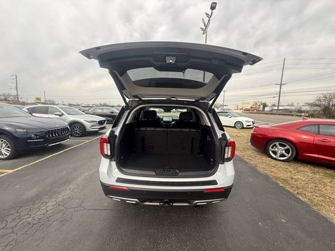 Used 2025 Ford Explorer Active w/ Active Comfort Package image 5