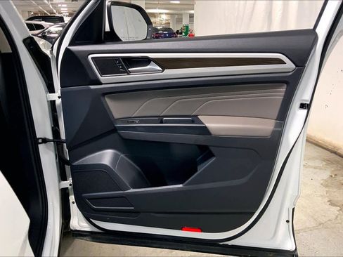 Used 2021 Volkswagen Atlas SE w/ Panoramic Sunroof Package image 23