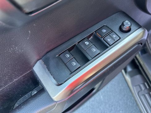 Used 2019 Toyota Tacoma SR5 AWD/4WD image 19